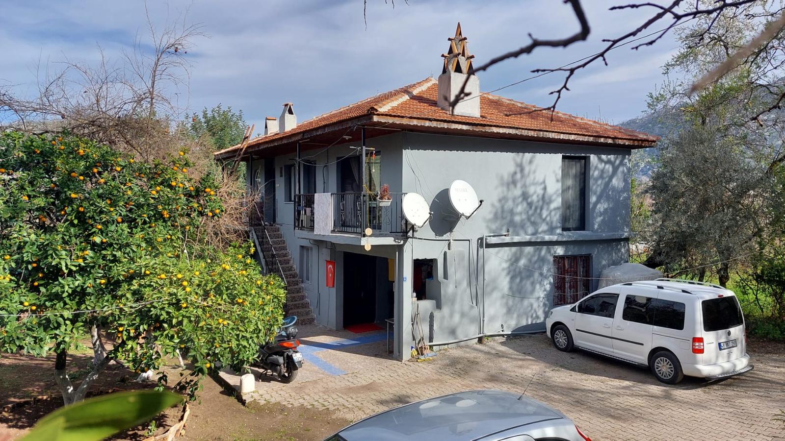 SATILIK 1.847 M2 ARSA VE İÇİNDE BİNA